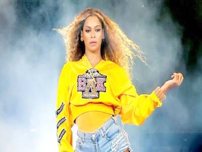 beyonce yellow hoodie coachella