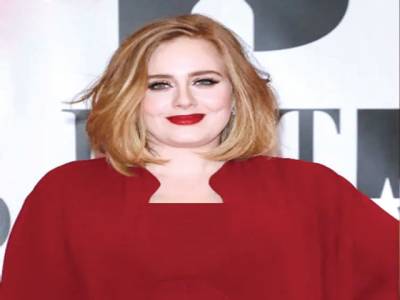 Adele pole dances at London nightclub, sending fans crazy
